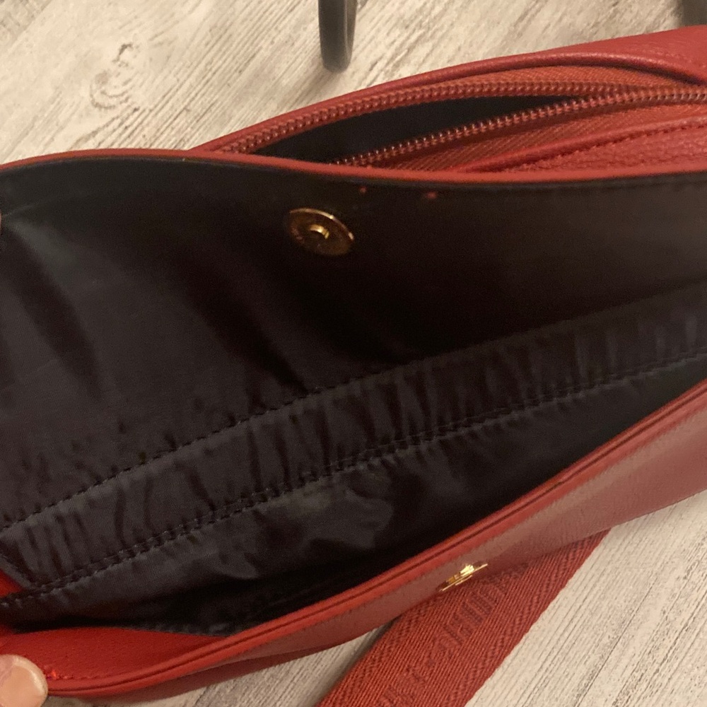 NWOT Tommy Hilfiger Elegant Red Crossbody Bag - Picture 4 of 16